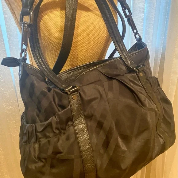 Burberry tonal nylon diaper bag with changing pad and dust bag - Picture 4 of 16